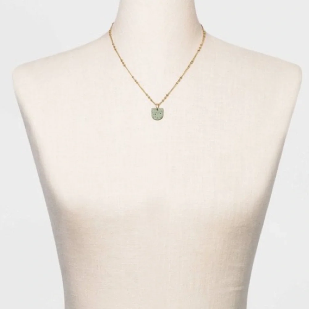 Universal Thread Necklace - Picture 2 of 4